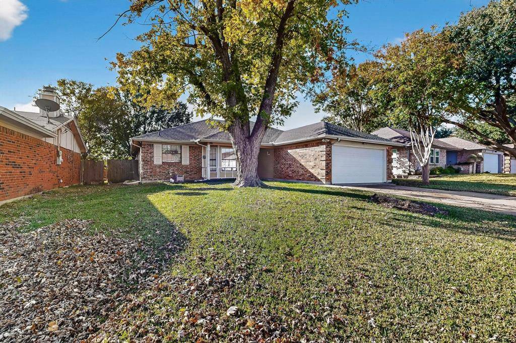 932 Freestone Drive, Arlington, TX 76017