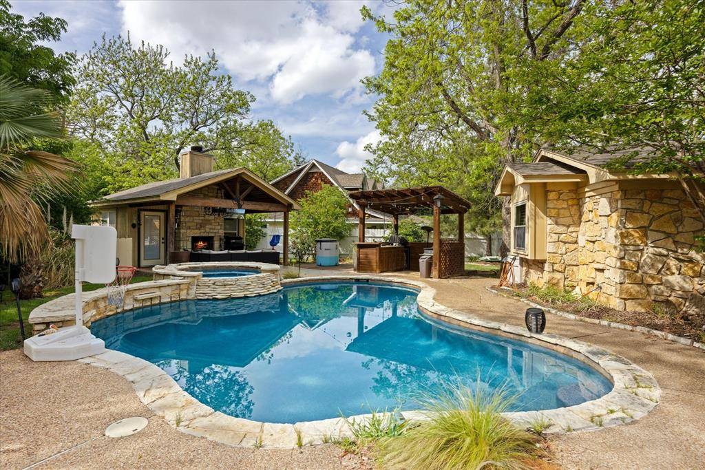 4510 Cimmaron Trail, De Cordova, TX 76049