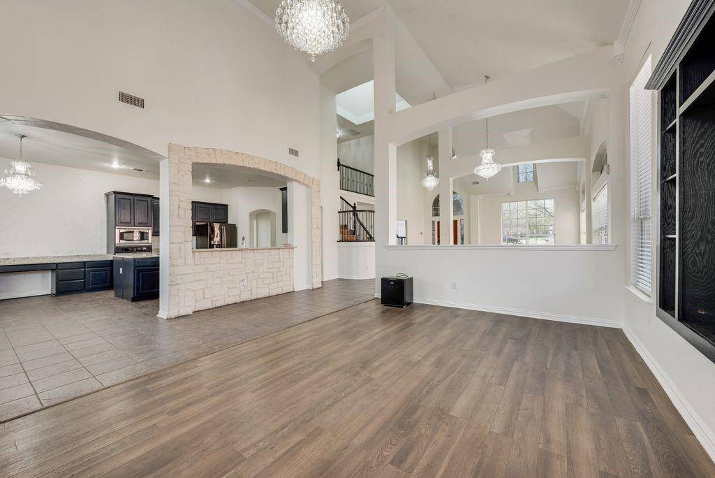 515 Suffolk Drive, Grand Prairie, TX 75052