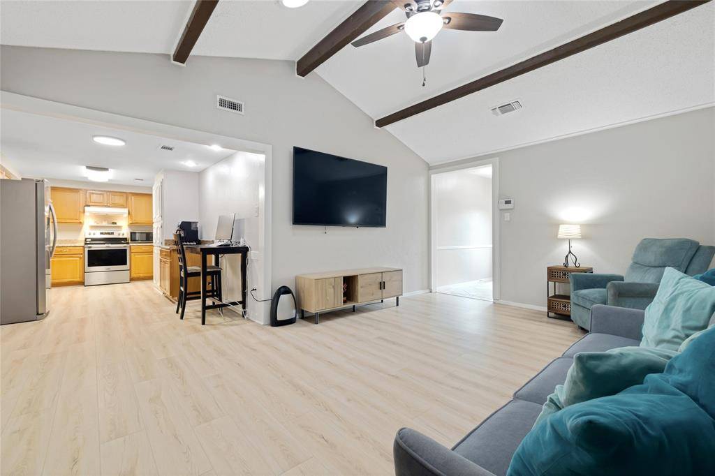 1912 Devonshire Court, Arlington, TX 76015