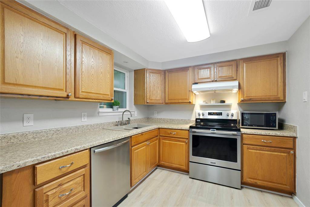 1912 Devonshire Court, Arlington, TX 76015