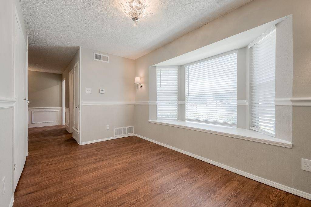 520 Pecan Acres Ct, Arlington, TX 76013