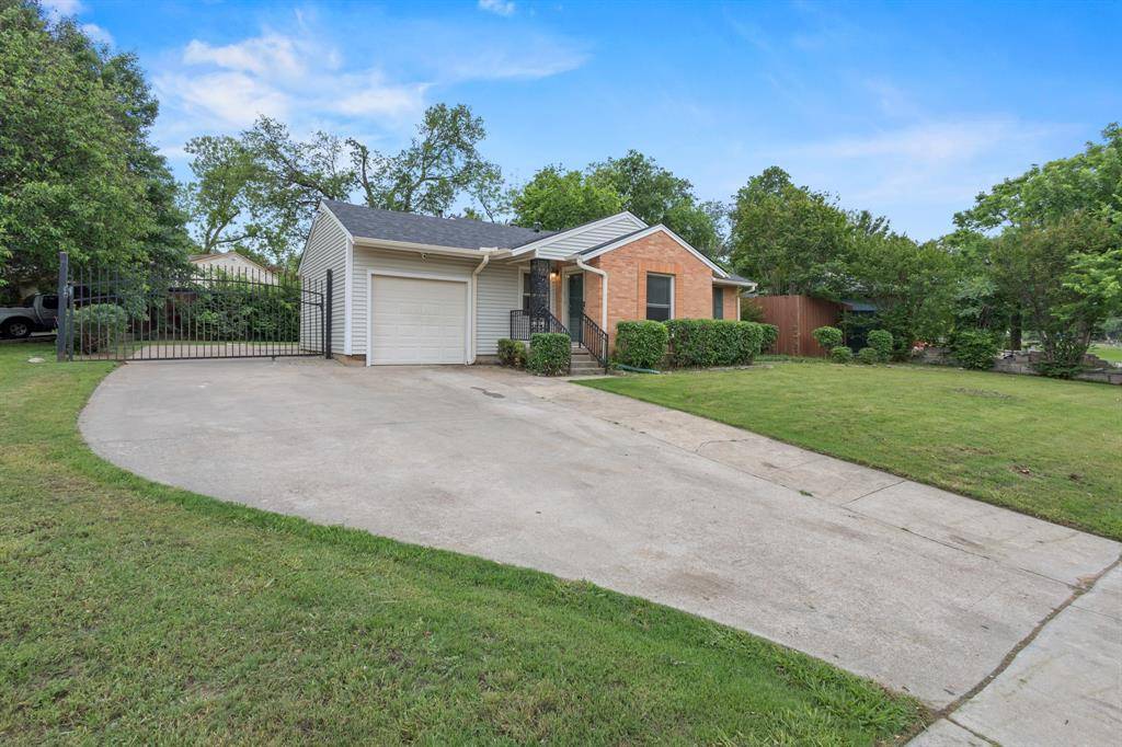 301 Meadowbrook Drive, Arlington, TX 76010