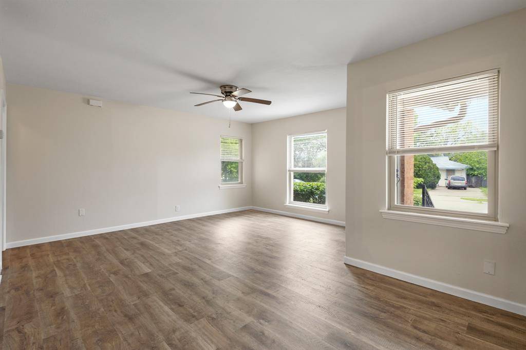 301 Meadowbrook Drive, Arlington, TX 76010