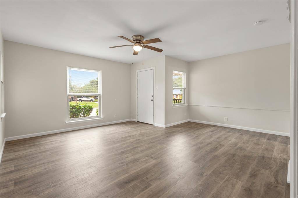 301 Meadowbrook Drive, Arlington, TX 76010