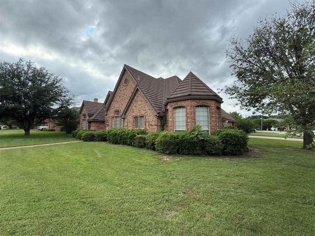 500 Evergreen Drive, Hurst, TX 76054