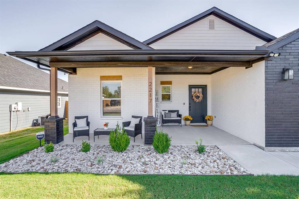 2217 Forest Hill Lane, Granbury, TX 76048