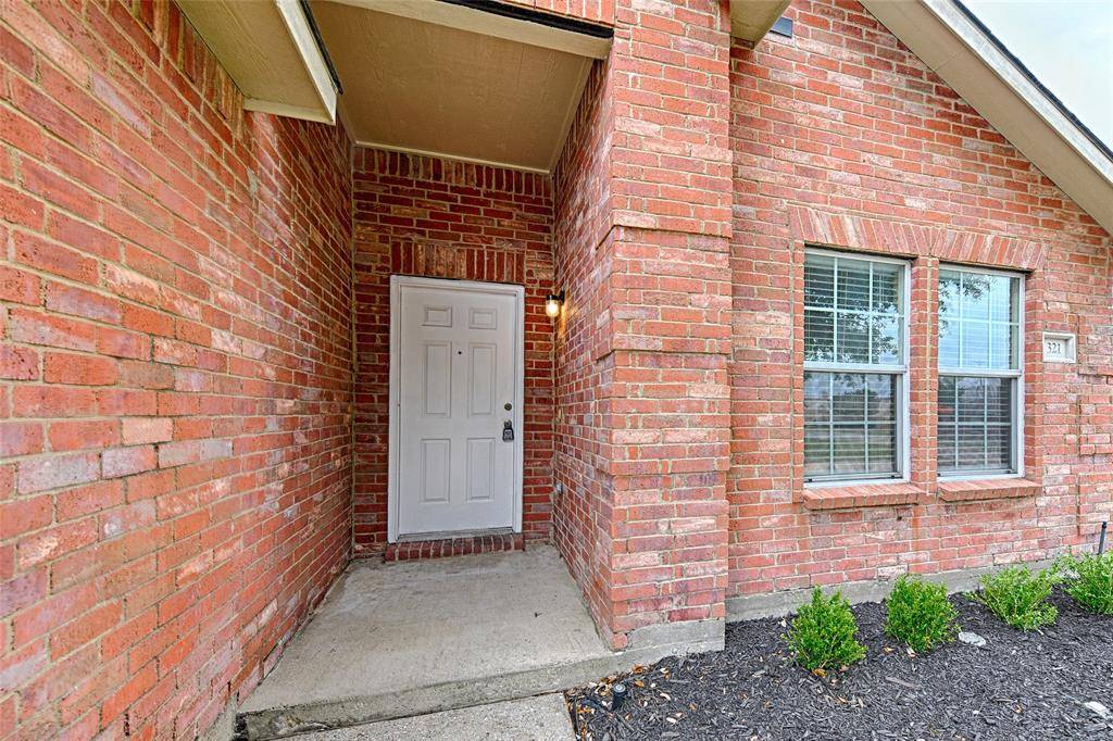321 Briar Oaks Drive, Royse City, TX 75189