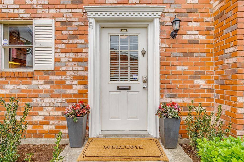 1211 Roaring Springs Road, Fort Worth, TX 76114