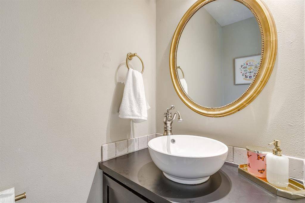 1211 Roaring Springs Road, Fort Worth, TX 76114