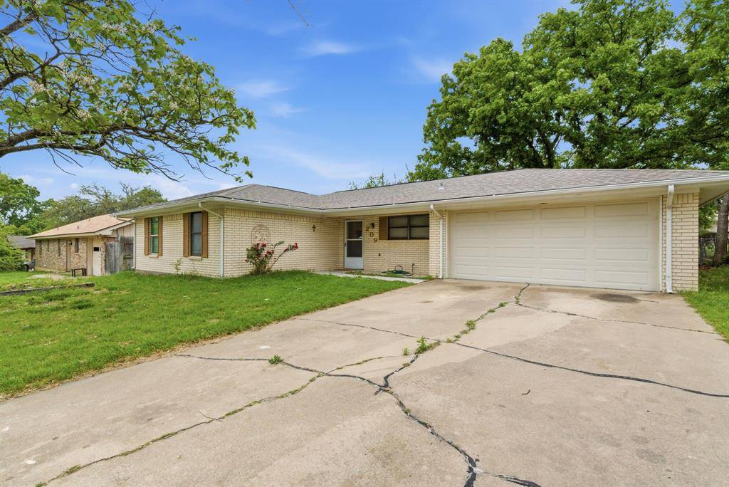 209 Moonlight Trail, Stephenville, TX 76401