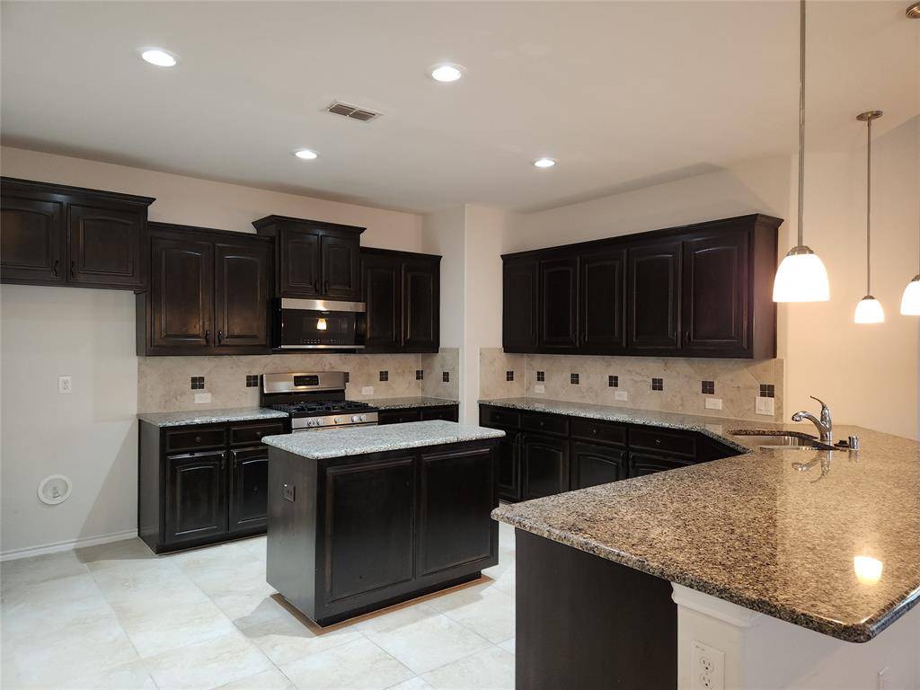 209 Meadows Drive, Argyle, TX 76226