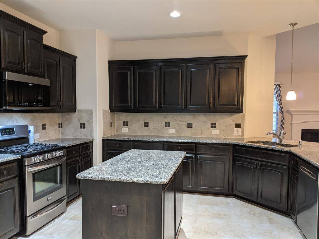 209 Meadows Drive, Argyle, TX 76226