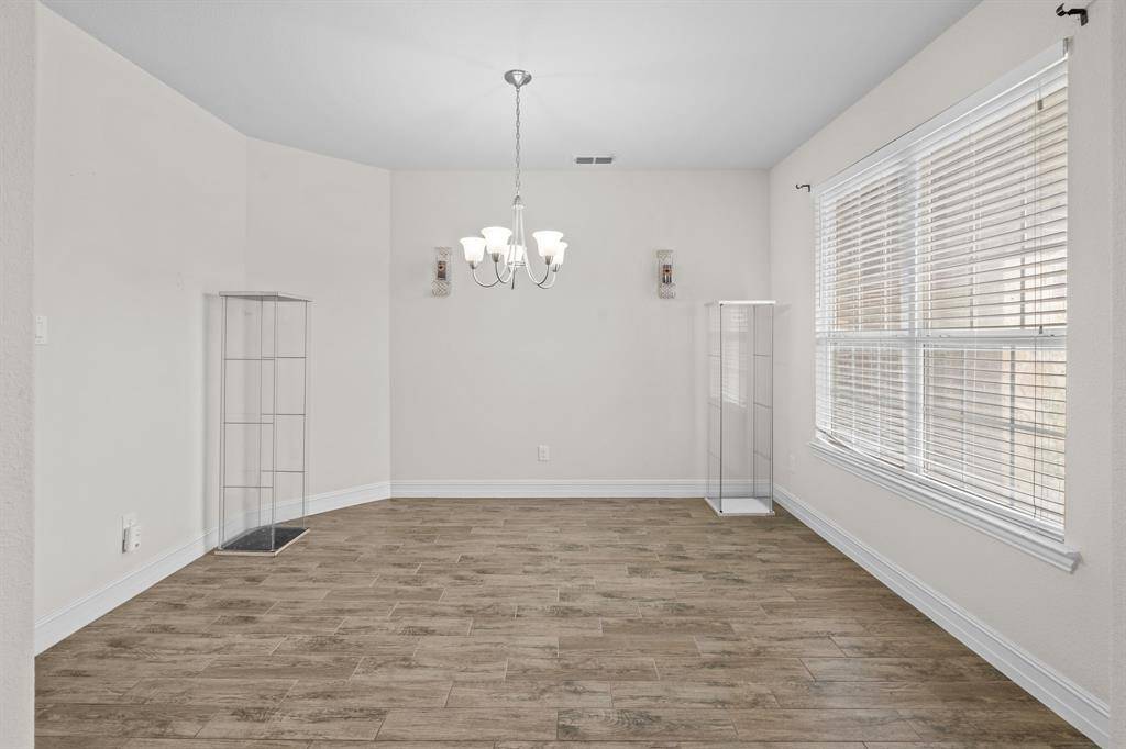 1929 Brahorn Lane, Fort Worth, TX 76131