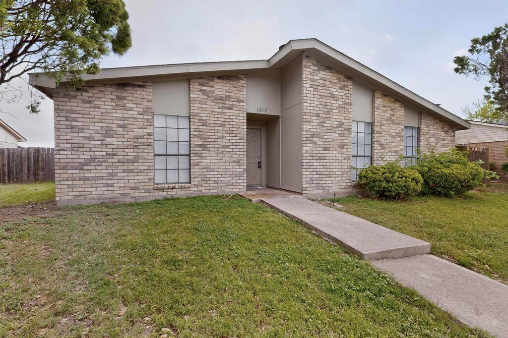 5217 Aberdean Trail, Grand Prairie, TX 75052