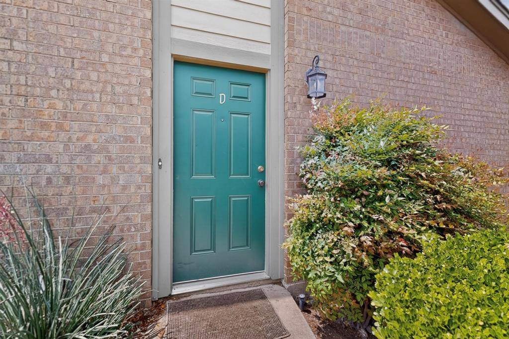 330 W Harwood Road #D, Hurst, TX 76054