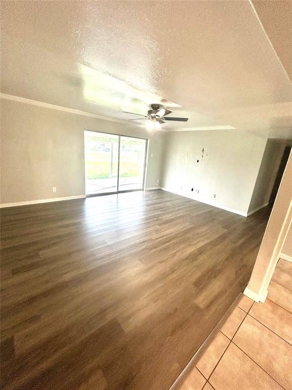 409 S Holiday Drive, Grand Prairie, TX 75052