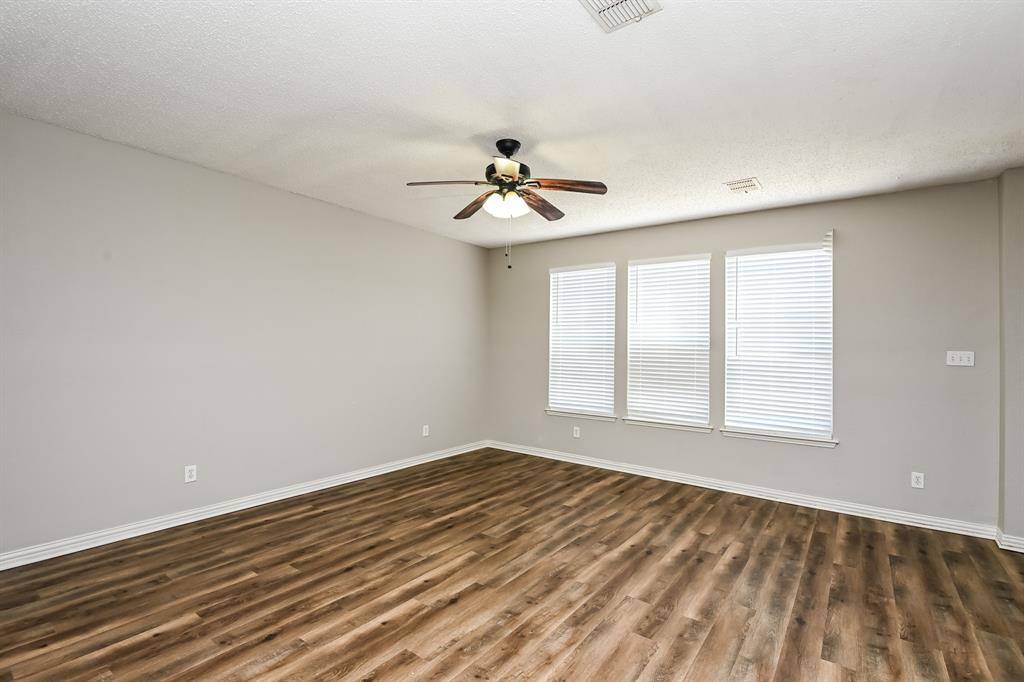 4817 Palm Ridge Drive, Fort Worth, TX 76133