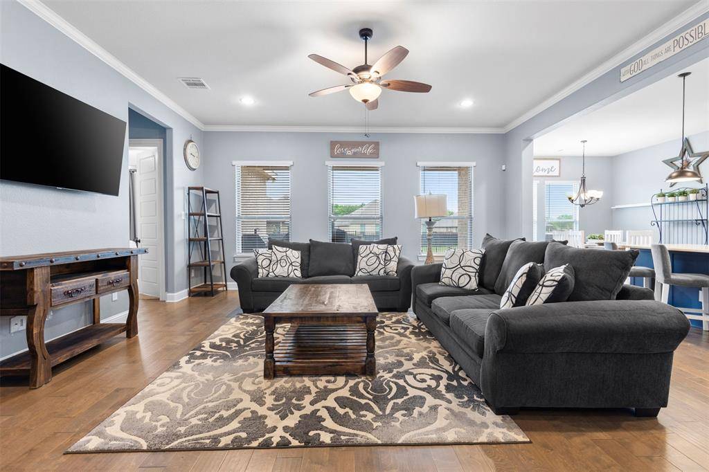 806 Summer Grove Drive, Midlothian, TX 76065