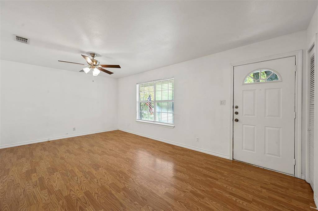 214 Wildflower Drive, Gun Barrel City, TX 75156