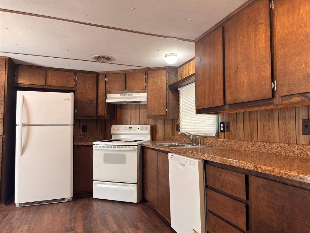 1300 Red Hawk Bay Drive, West Tawakoni, TX 75474