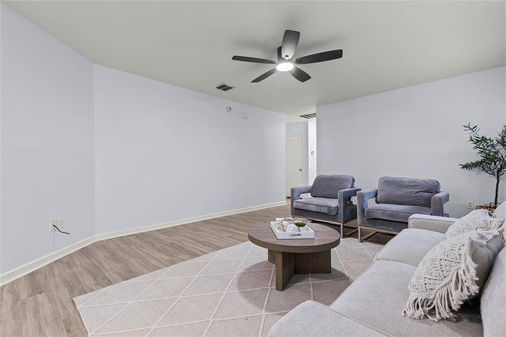 3028 Casa Bella Drive, Arlington, TX 76010