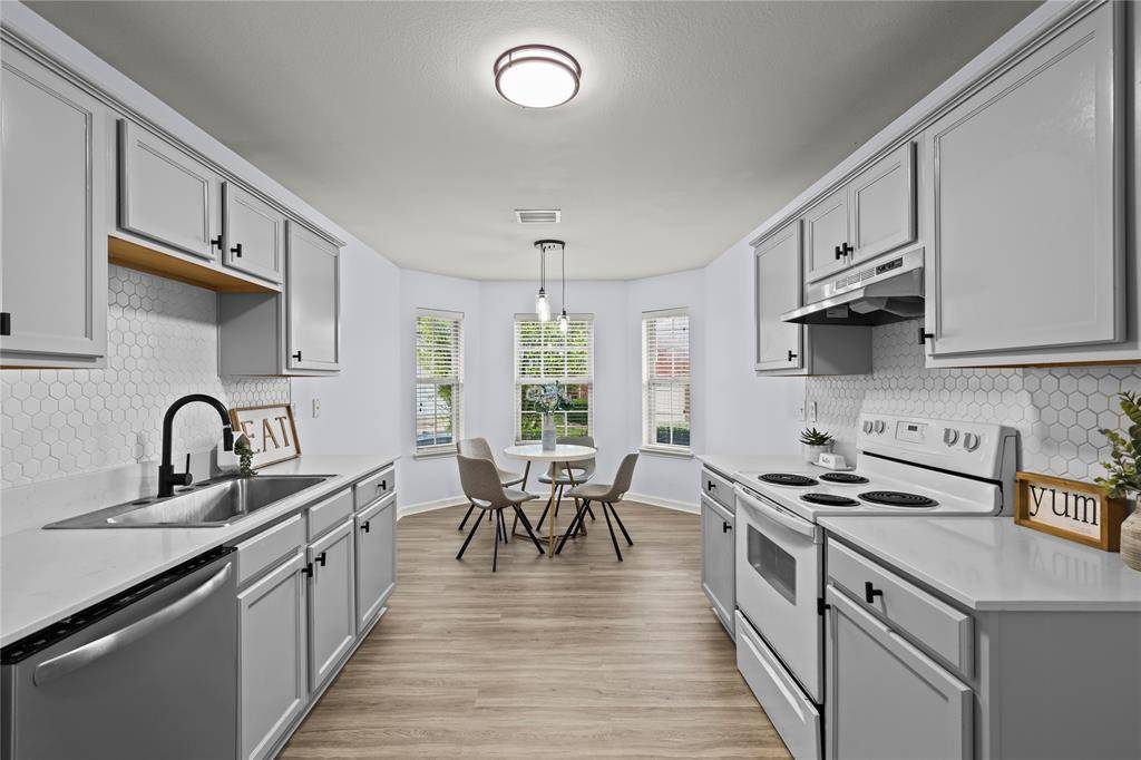 3028 Casa Bella Drive, Arlington, TX 76010