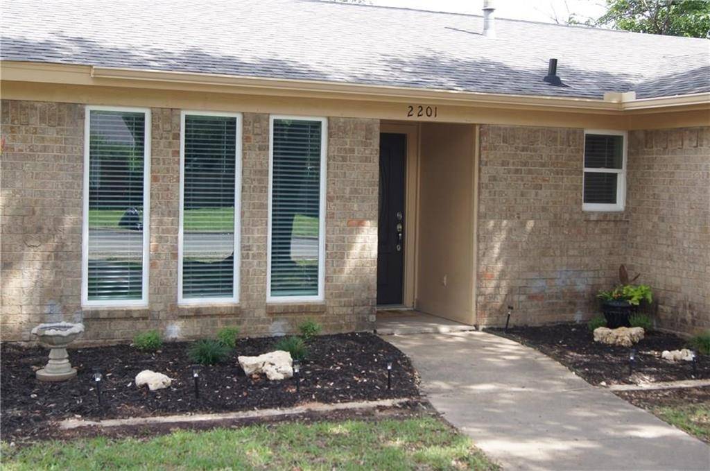 2201 Highcrest Drive, Bedford, TX 76022