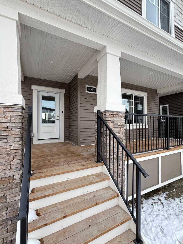 941 Reynolds LN, Airdrie, AB T4B 5L7