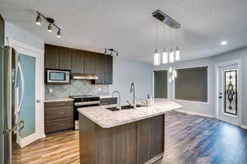 198 New Brighton CIR SE, Calgary, AB T2Z 4B4