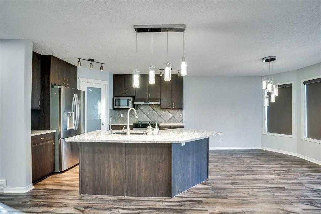 198 New Brighton CIR SE, Calgary, AB T2Z 4B4
