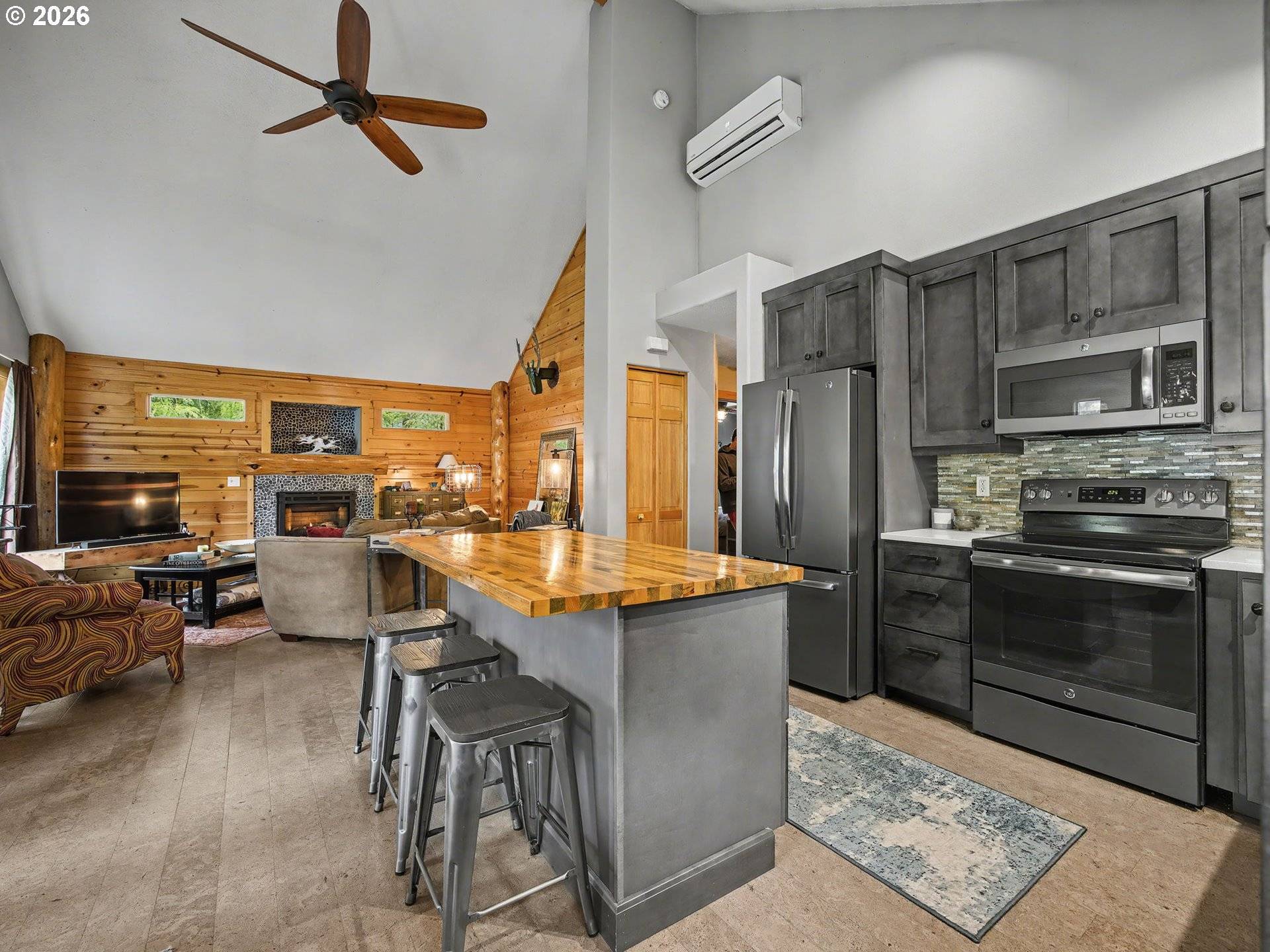 64966 E RIVERSIDE DR, Brightwood, OR 97011