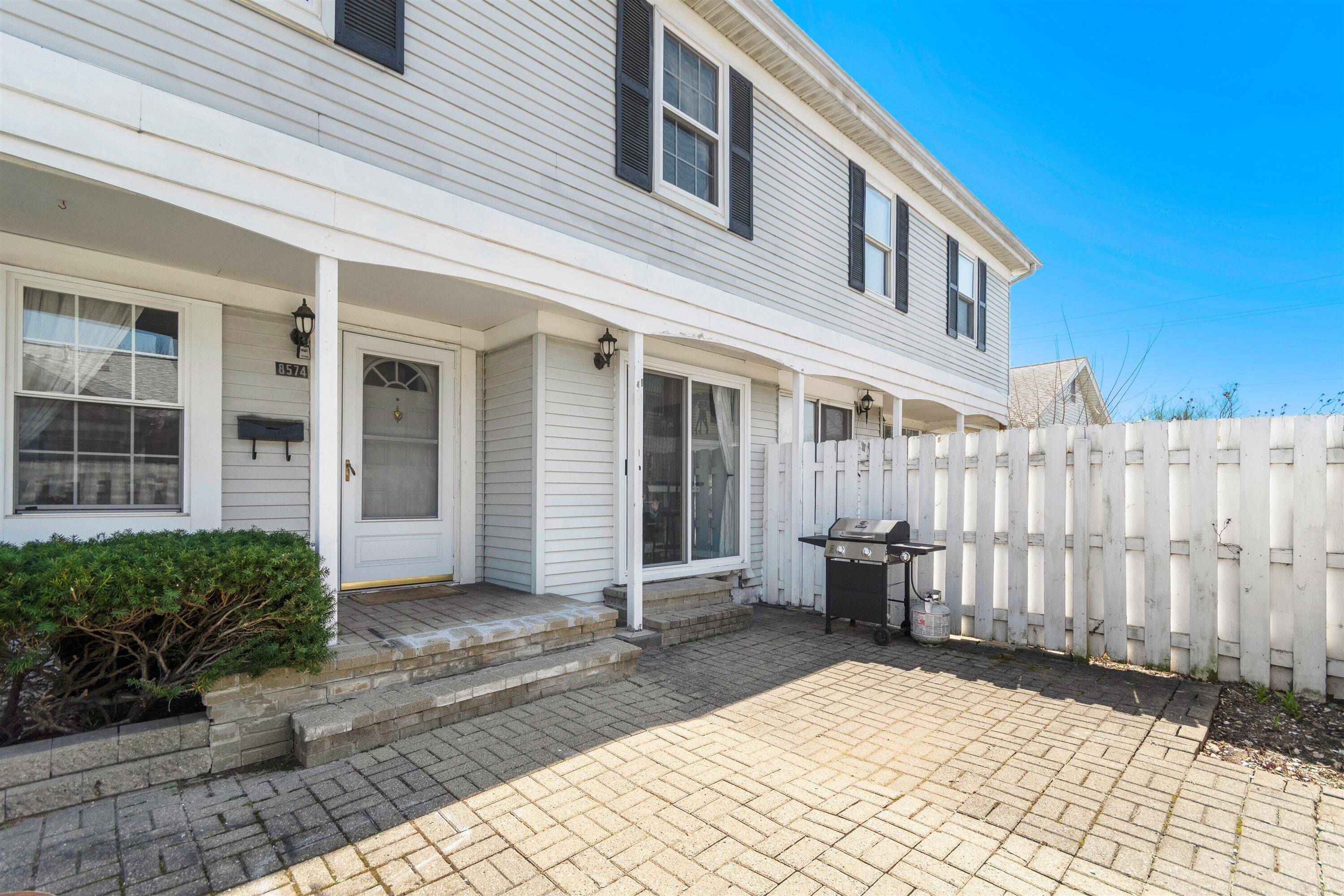 8574 Spinnaker WAY, Ypsilanti Twp, MI 48197