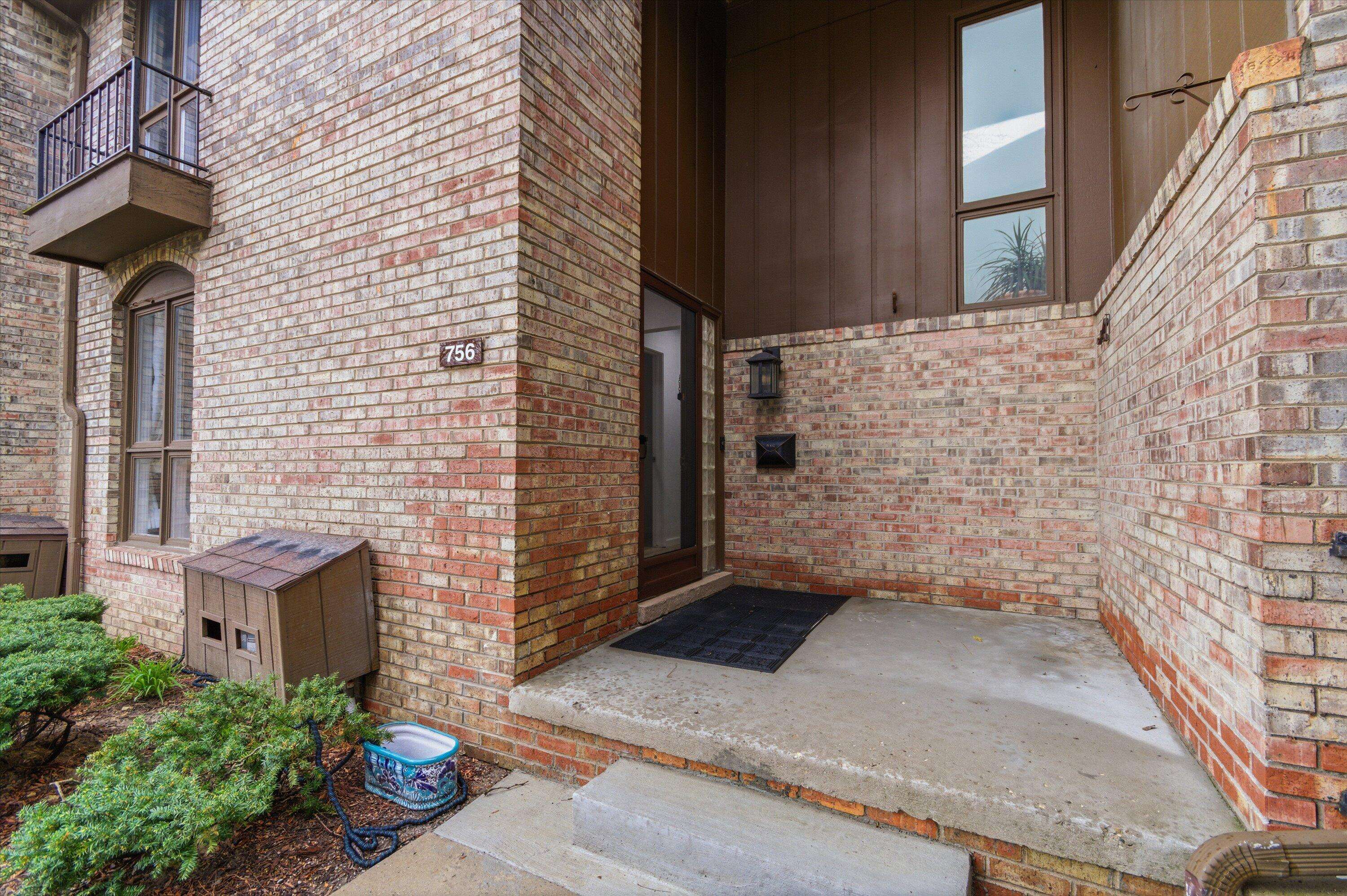 756 Greenhills DR, Ann Arbor, MI 48105