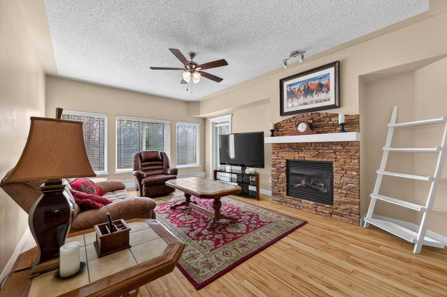 20 Discovery Ridge Close SW #211, Calgary, AB T3H 5X4