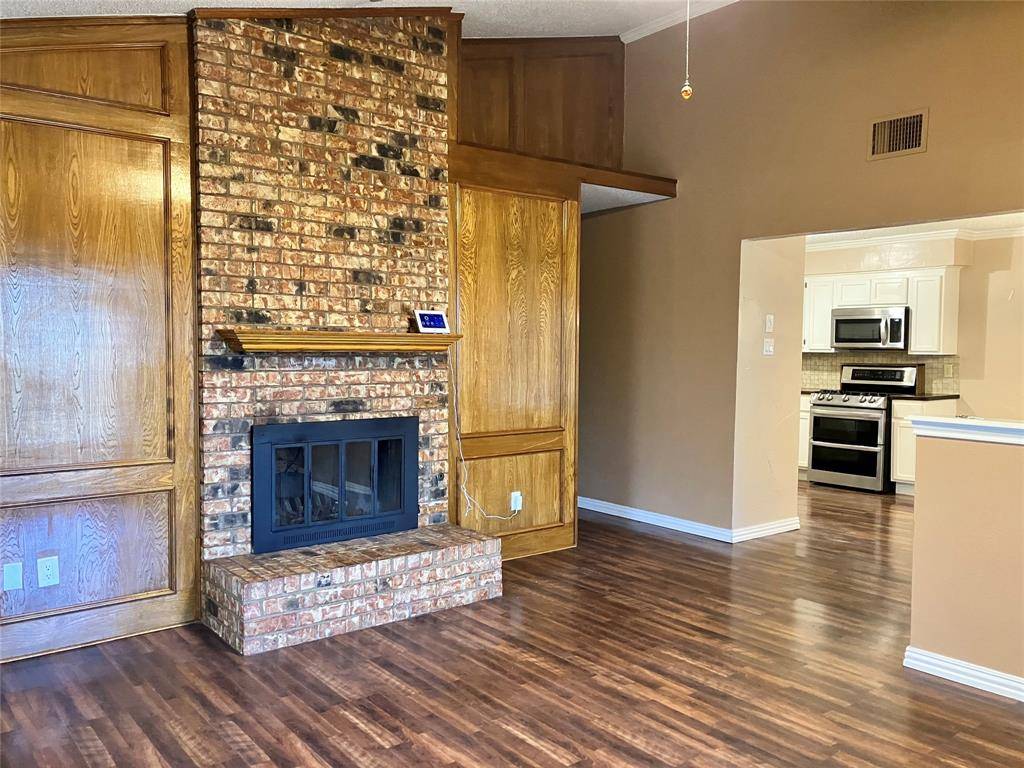 304 Crooked Lane, Mesquite, TX 75149