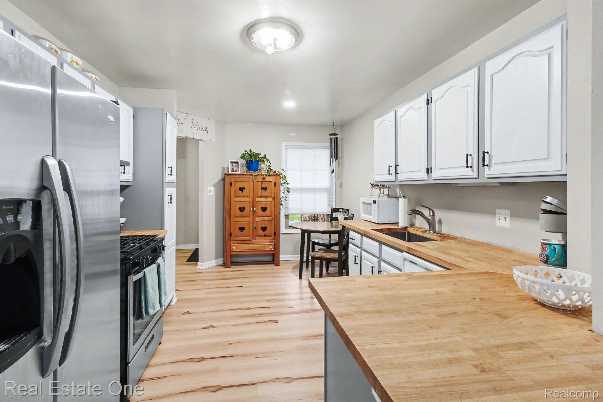 817 Woodridge Hills DR, Brighton, MI 48116