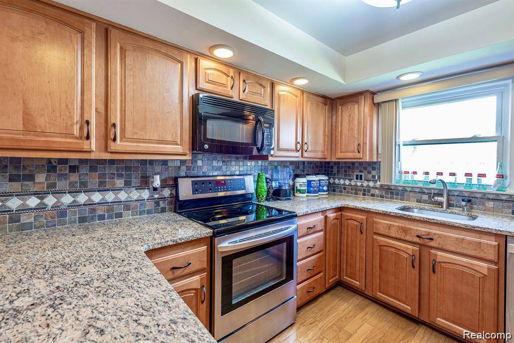 4426 Knightsbridge LN, West Bloomfield Charter Township, MI 48323