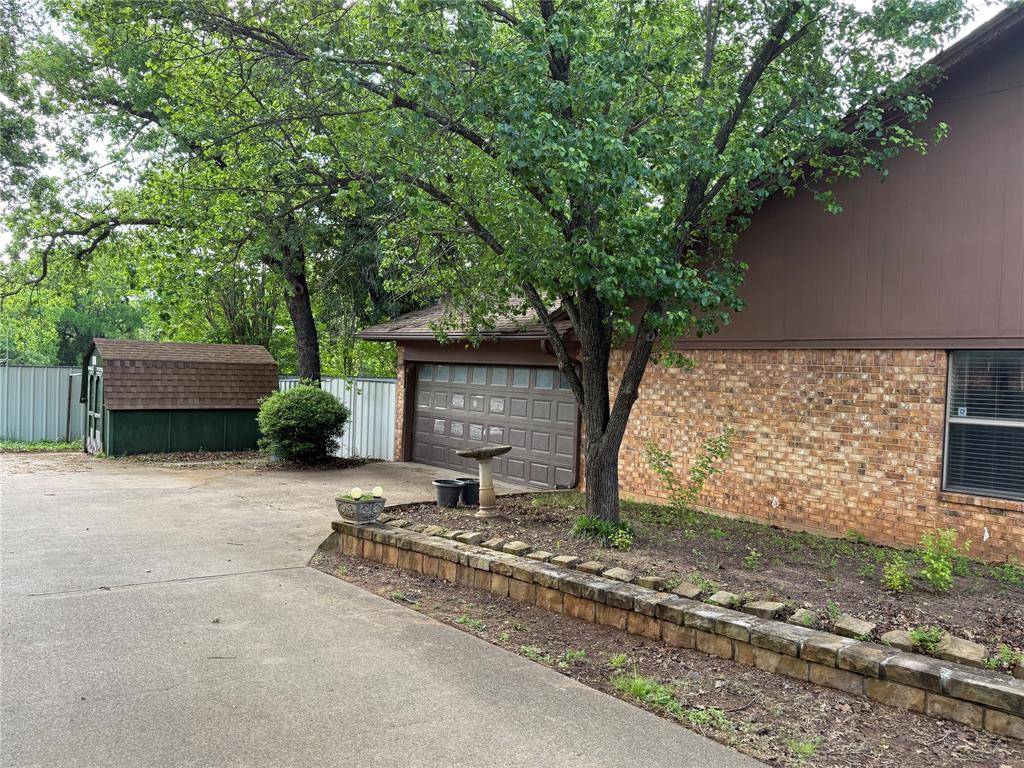 703 E Murco Drive, Mineral Wells, TX 76067