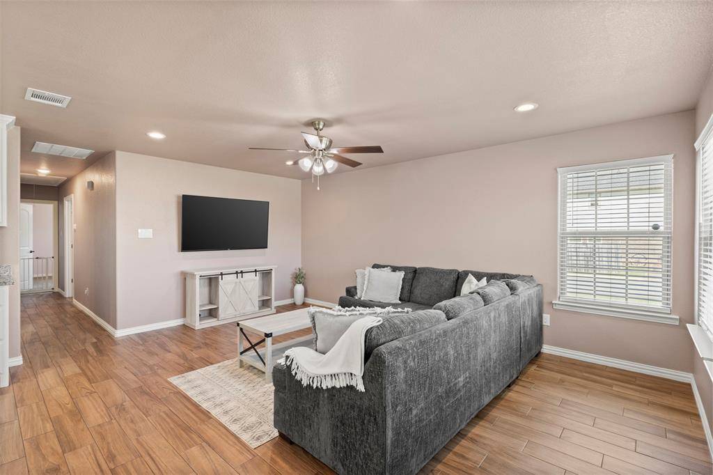 300 Lipscomb Street, Cleburne, TX 76031