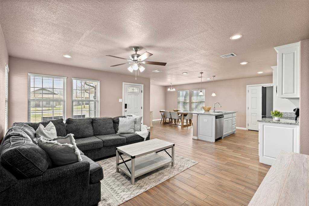 300 Lipscomb Street, Cleburne, TX 76031