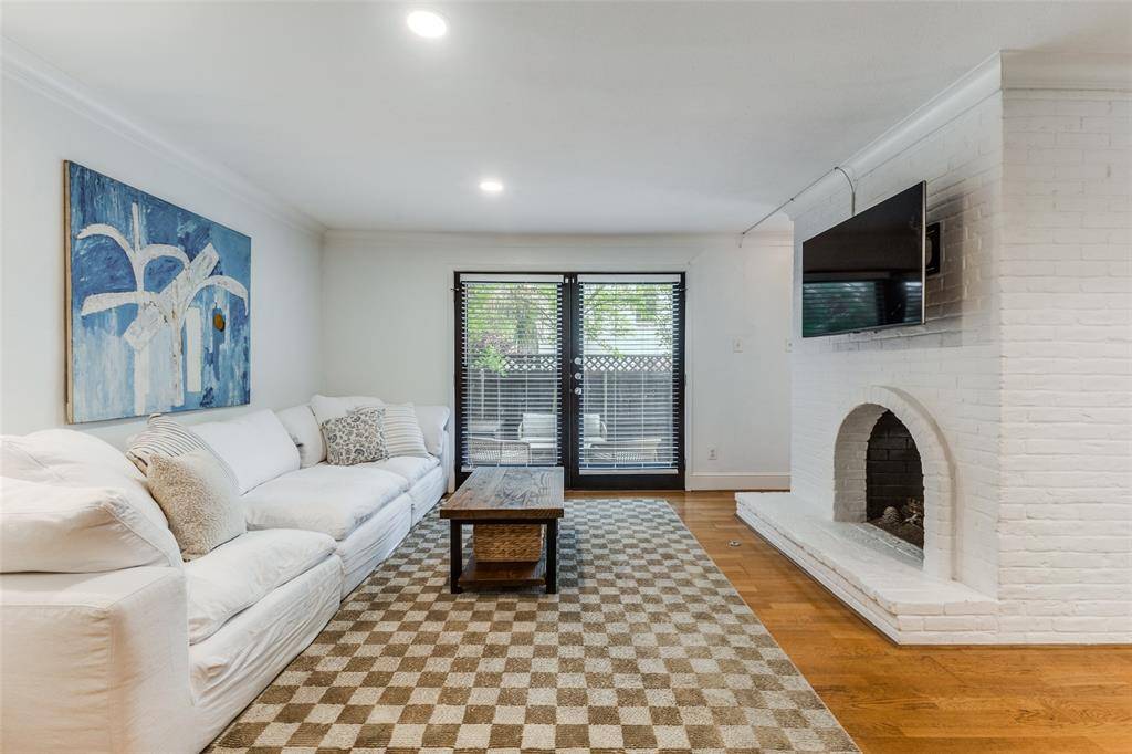 5932 Sandhurst Lane #113, Dallas, TX 75206