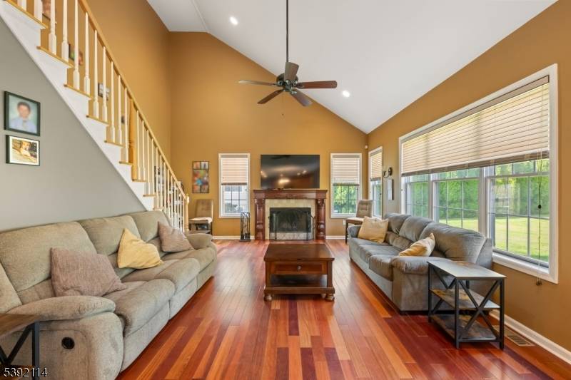 107 Hamilton Trl, Totowa Boro, NJ 07512