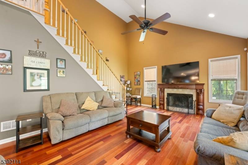 107 Hamilton Trl, Totowa Boro, NJ 07512