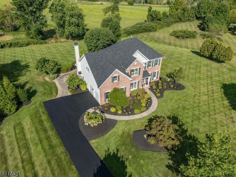 11 Messenger Ln, Raritan Twp., NJ 08551