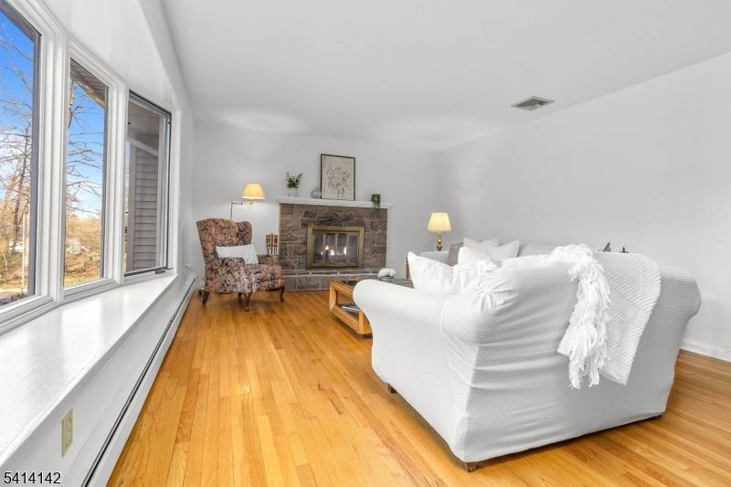 29 Leffler Hill Rd, Raritan Twp., NJ 08822