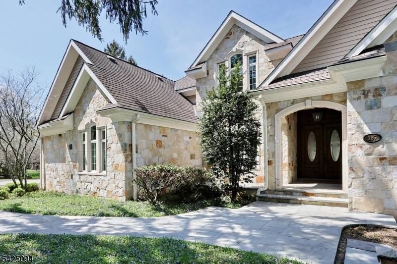 285 E Saddle River Rd, Upper Saddle River Boro, NJ 07458