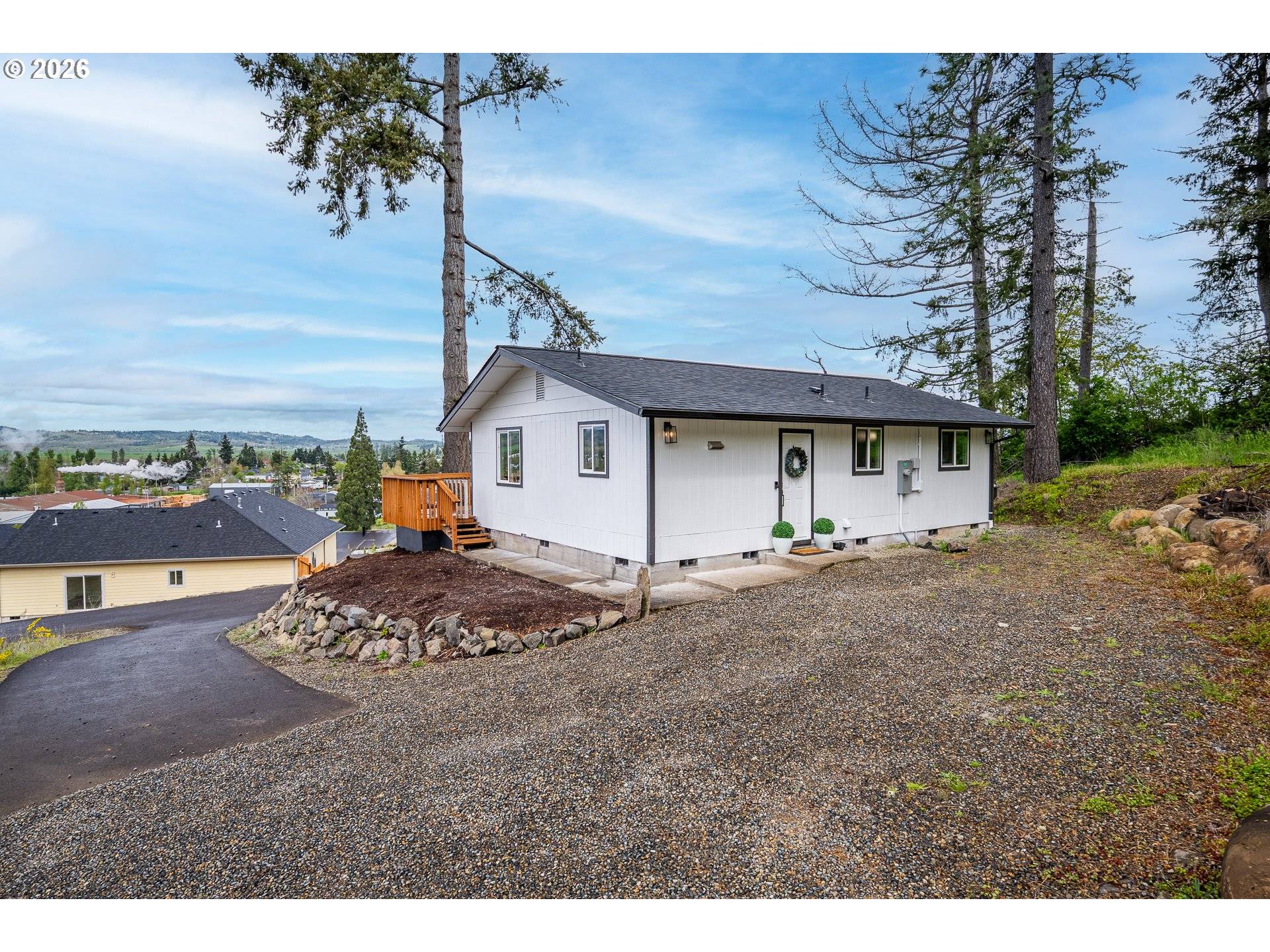 745 BOULDER LOOP, Creswell, OR 97426