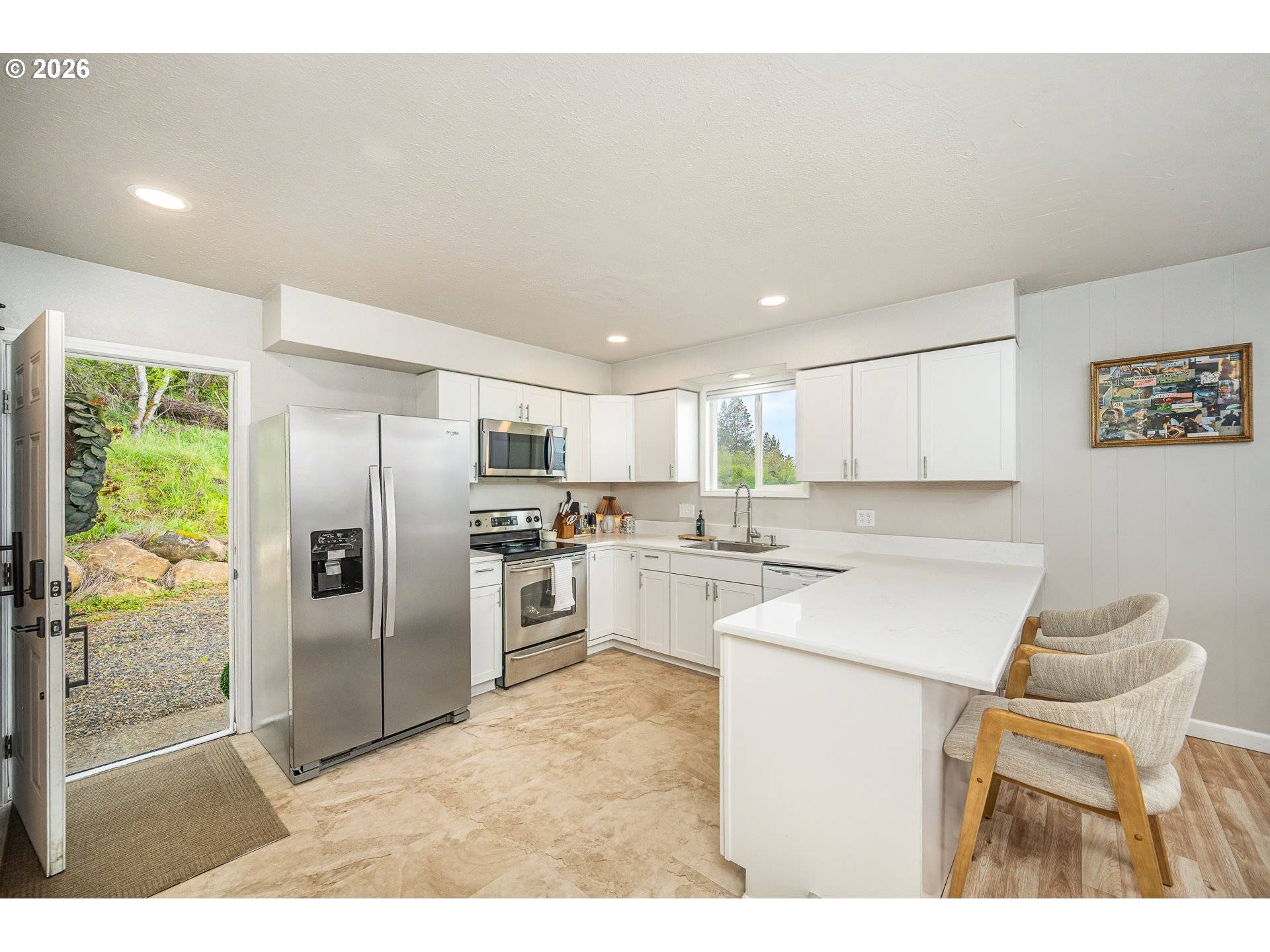 745 BOULDER LOOP, Creswell, OR 97426