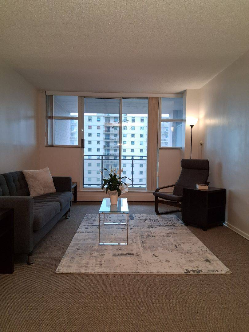 975 Warwick CT #605, Burlington, ON L7T 3Z7